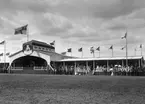 Gävleutställningen 1901. En industri- och slöjdutställning som arrangerades i samband med att det 19:e allmänna lantbruksmötet hölls i Gävle denna sommar. Utställningsarkitekt var Sigge Cronstedt. Utställningsområdet låg söder om Valbogatan mot Hantverkargatan och mellan Norra Skeppargatan och Byggmästargatan. I paviljonger visade Norrlandsföretag sina produkter. Kungligheter som besökte utställningen var kung Oscar II, kronprins Gustav och prins Carl med hustru Ingeborg.