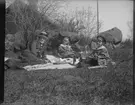 Utflykt, Elna Brundins mor Anna Larsdotter Olsson till vänster, Karin och Ingrid Brundin till höger, ca 1918.