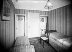 Grand Central Hotell. Enkelrum. Den 10 juli 1929.
Byggdes 1875 - 76 och fick namnet Hotel Prins Oscar, nuvarande namnet erhölls år 1891 och gjordes om till ett moriskt kafé. 1896 uppfördes i anslutning till trädgården en musikpaviljong i barockstil. 1919 köpte Oscar Zedrén hotellet.