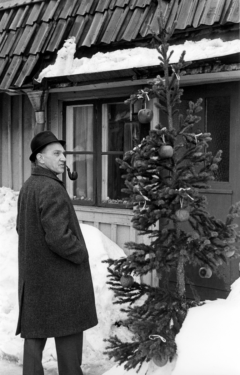 Silversmed Erik "Dal-Erik" Ericsson, Gamla Söder, Gävle. Från utställningen "Gävlar i stan" på Gävle Museum 1967.