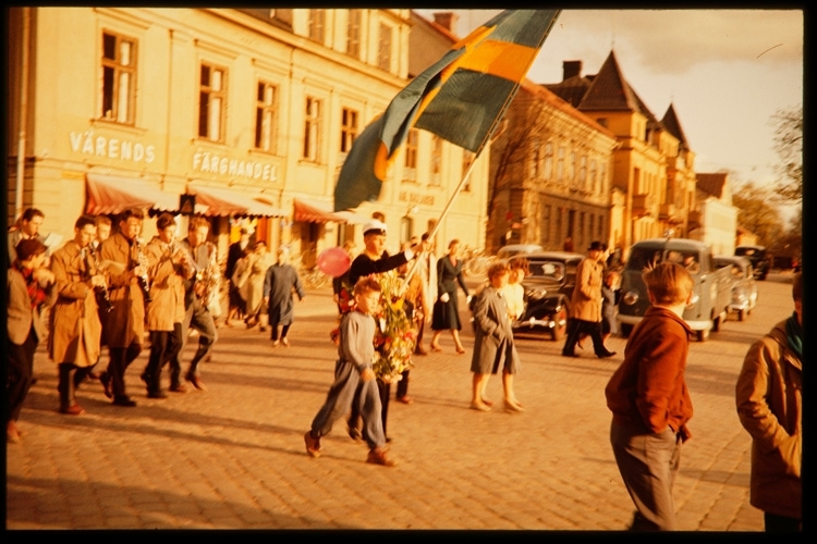 Studenter 1956, på Kronobergsgatan på väg mot Stortorget.