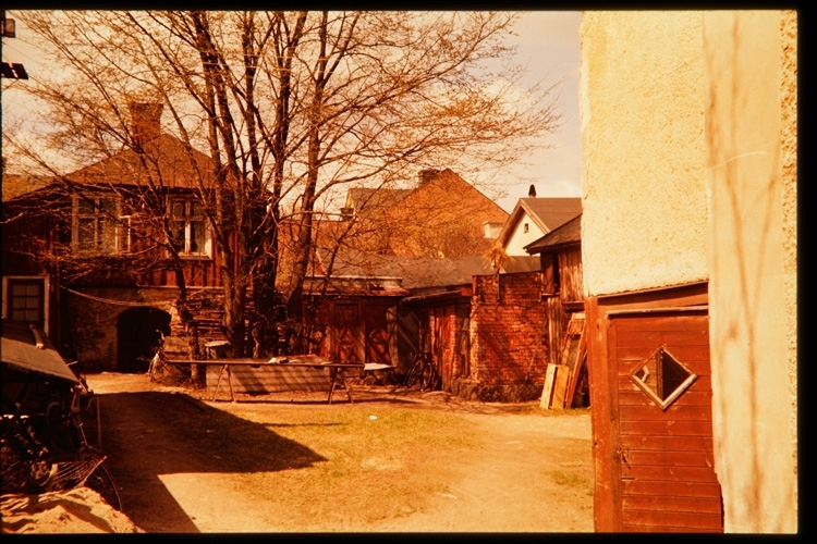 Innergård, Båtsmansbacken, 1956. Plåtslagararemästare A.G Karlssons gård.