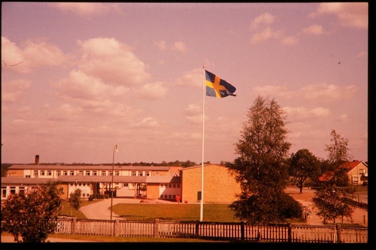 Ulriksbergsskolan på Väster i Växjö. 1956. Fotat söderifrån, från Borgmästaregatan.