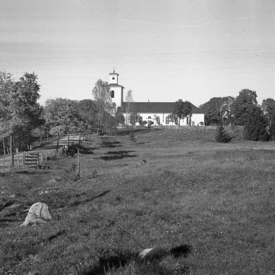 Pjätteryds kyrka, från söder.