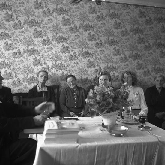 Kalvsvik, Hagstad. Husförhör på gården Hagstad Norregård. 1952