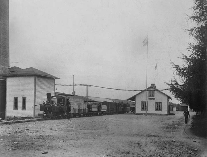 Glasbruket i Kosta (järnvägsstationen) med järnväg, tåg m.m.