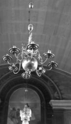 Närbild på en ljuskrona, Tingsås kyrka.