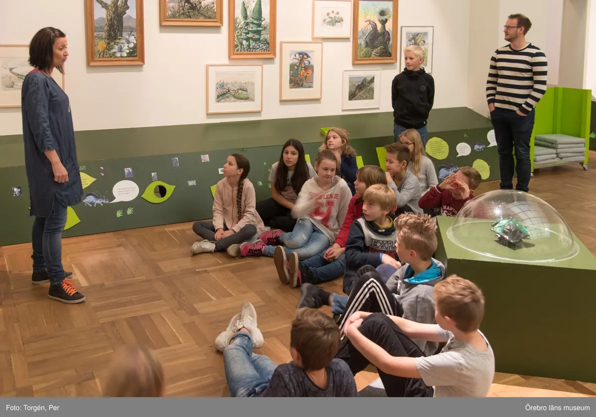 Lillåns Södra skola klass 4b besöker länsmuseet. "Hela universum är du" Ett samarbete mellan konstnären
Cecilia Meyer, Rädda Barnen och Region Örebro.