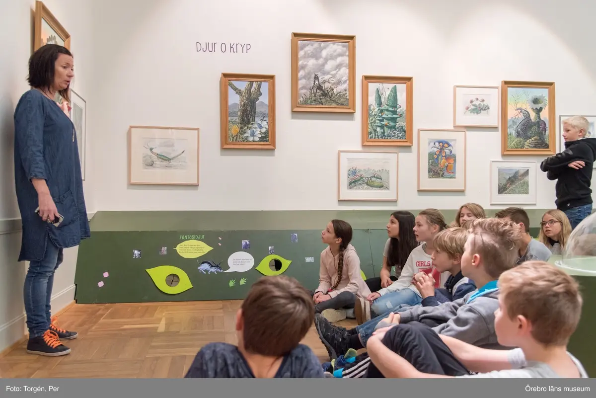 Lillåns Södra skola klass 4b besöker länsmuseet. "Hela universum är du" Ett samarbete mellan konstnären
Cecilia Meyer, Rädda Barnen och Region Örebro.