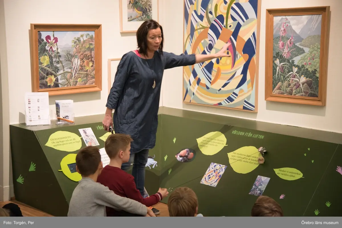 Lillåns Södra skola klass 4b besöker länsmuseet. "Hela universum är du" Ett samarbete mellan konstnären
Cecilia Meyer, Rädda Barnen och Region Örebro.
