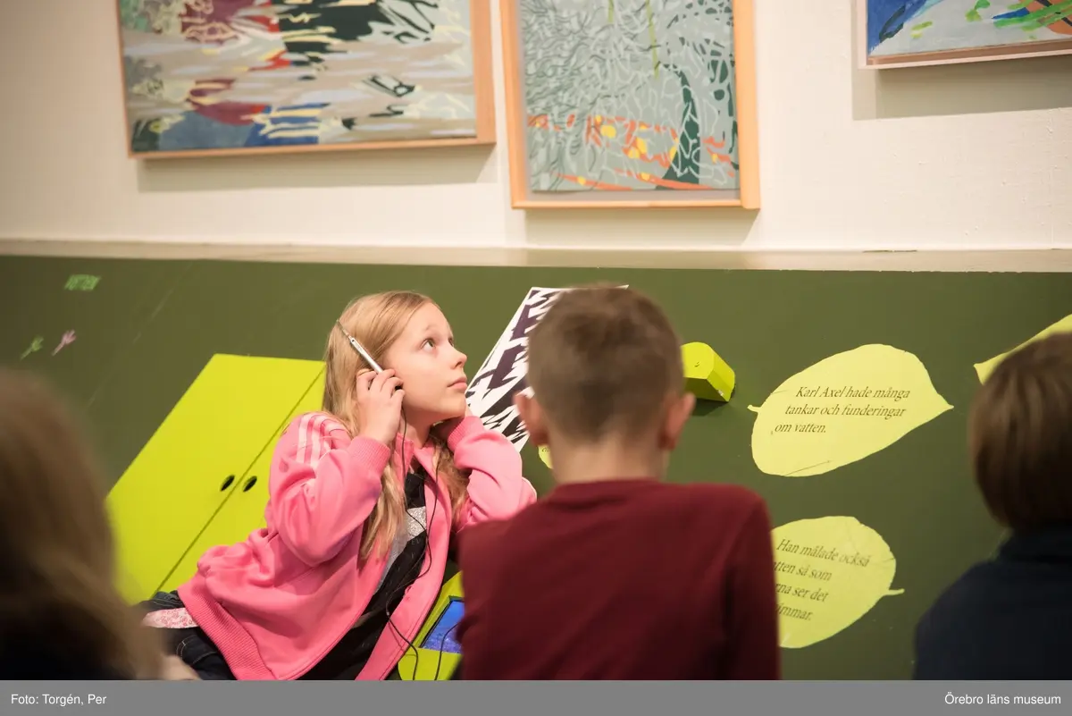 Lillåns Södra skola klass 4b besöker länsmuseet. "Hela universum är du" Ett samarbete mellan konstnären
Cecilia Meyer, Rädda Barnen och Region Örebro.