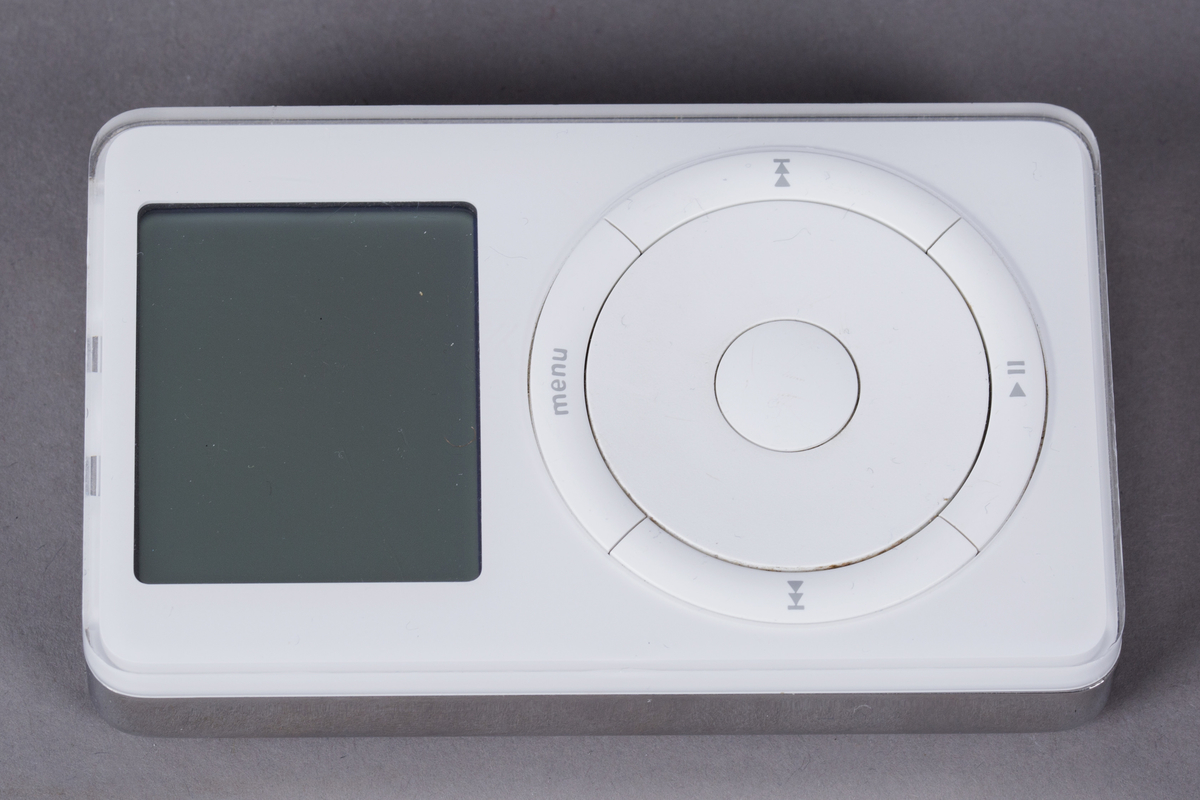 Mp3-spiller med minnekapasitet på 5GB. LCD-display i sort/hvitt. Mekanisk hjul for navigering. Utgang for hodetelefoner (ministereo). FireWire-port. Kun kompatibel med Mac. Støtter formatene mp3, wav og aiff.