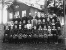 Skolklass i Östra Berge skolan, Delsbo, läsåret 1923-1924 (höstterminen).