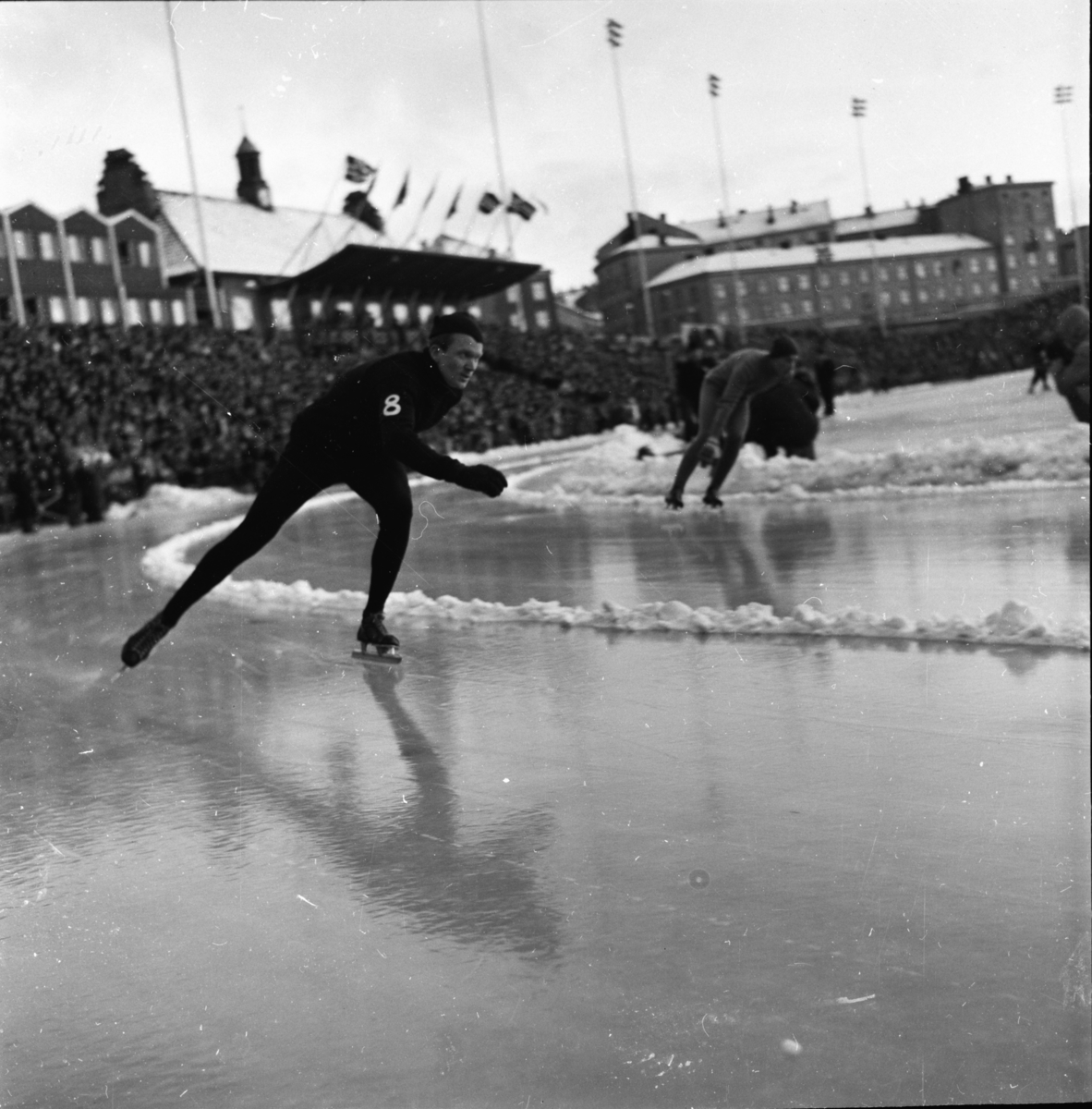 Vardens arkiv. "NM på skøyter på Bislet" 03.01.1954