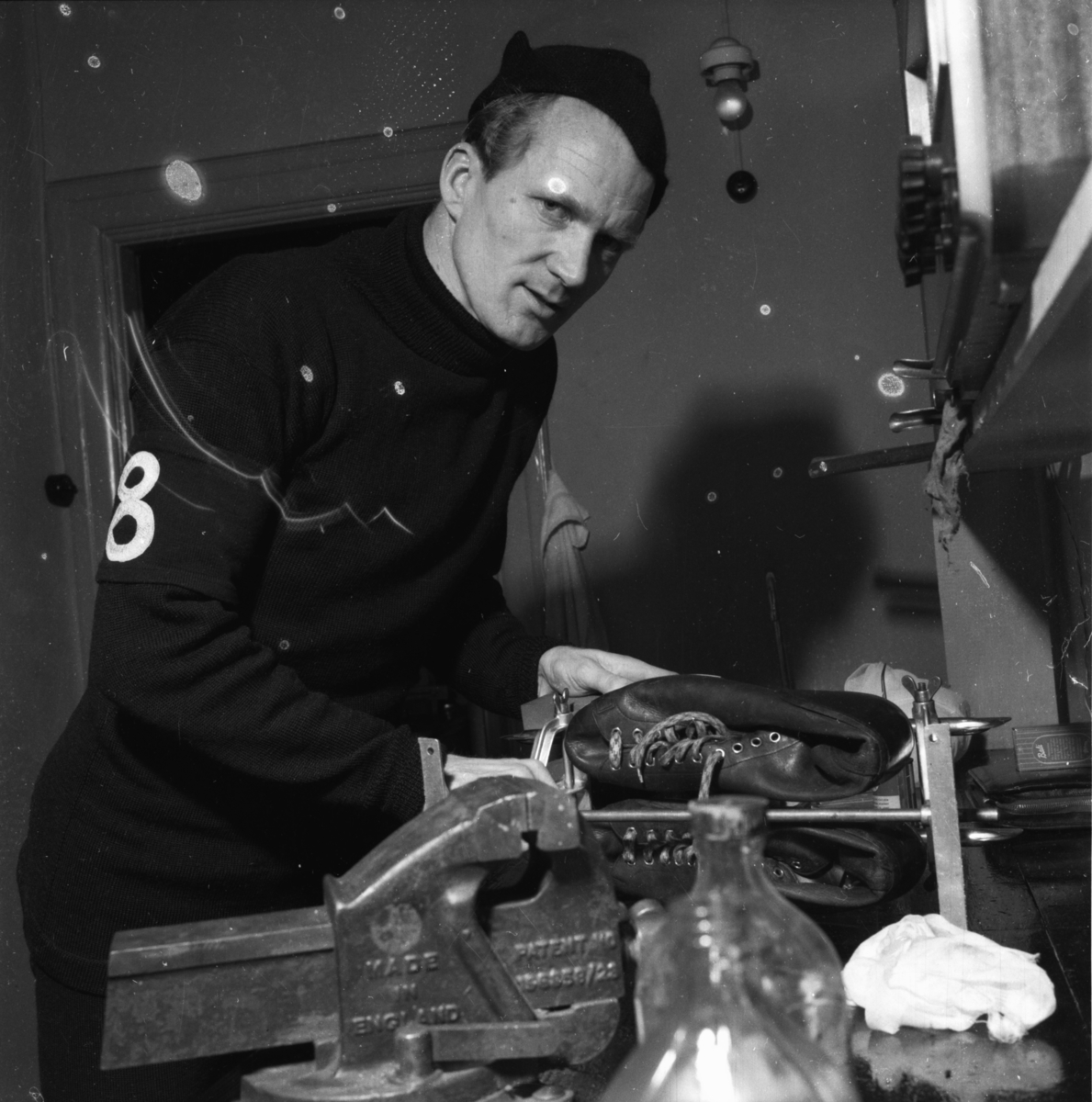 Vardens arkiv. "NM på skøyter på Bislet" 03.01.1954