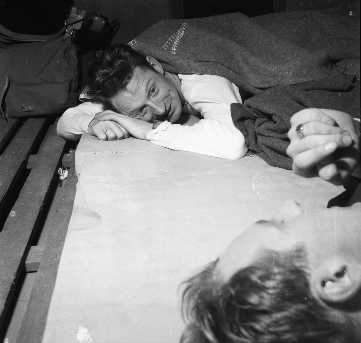 Vardens arkiv. "NM på skøyter på Bislet" 03.01.1954
