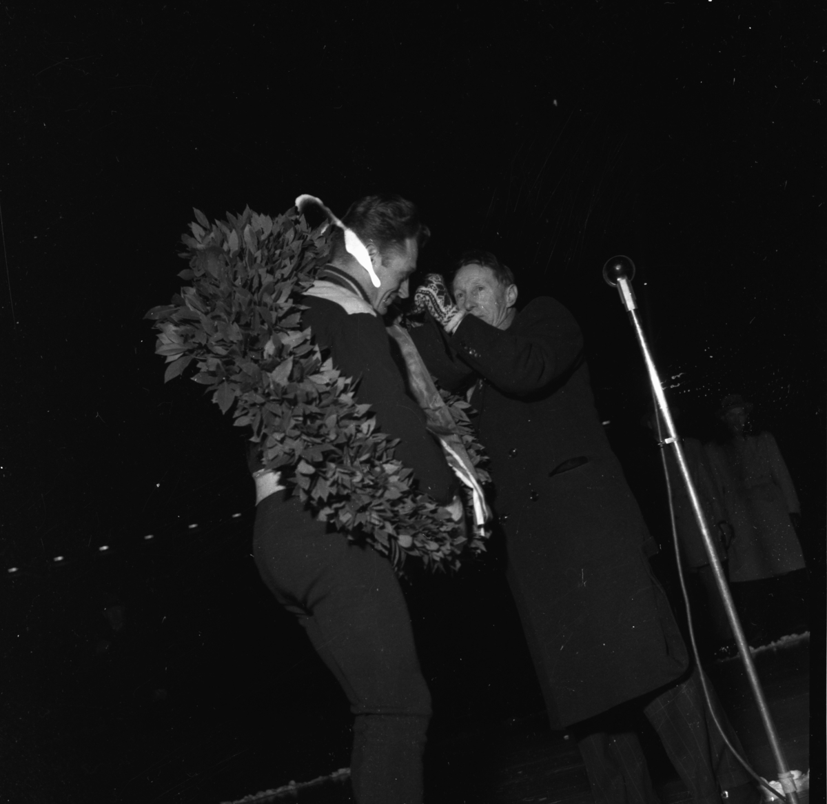 Vardens arkiv. "NM på skøyter på Bislet" 03.01.1954