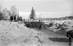 Nödhjälpsarbete. Landsvägen byggs om 1922 utanför 