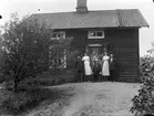 Åsmundshyttan nr 9:1 (nu 7:9), dagsverksgård. Gruppbild, foto 1914.