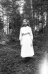 Tilda Eriksson, född 1903, från Lenninge 6:42, där fadern var trädgårdsmästare. Foto 5 maj - 25 juni 1918.