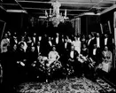 Konsul Matton med familj firar silverbröllop. Fotograferad i hemmet
Mattons Läderfabriks AB grundade garveri år 1852. 1905 startade dotterbolaget Mattons Hudaffär.