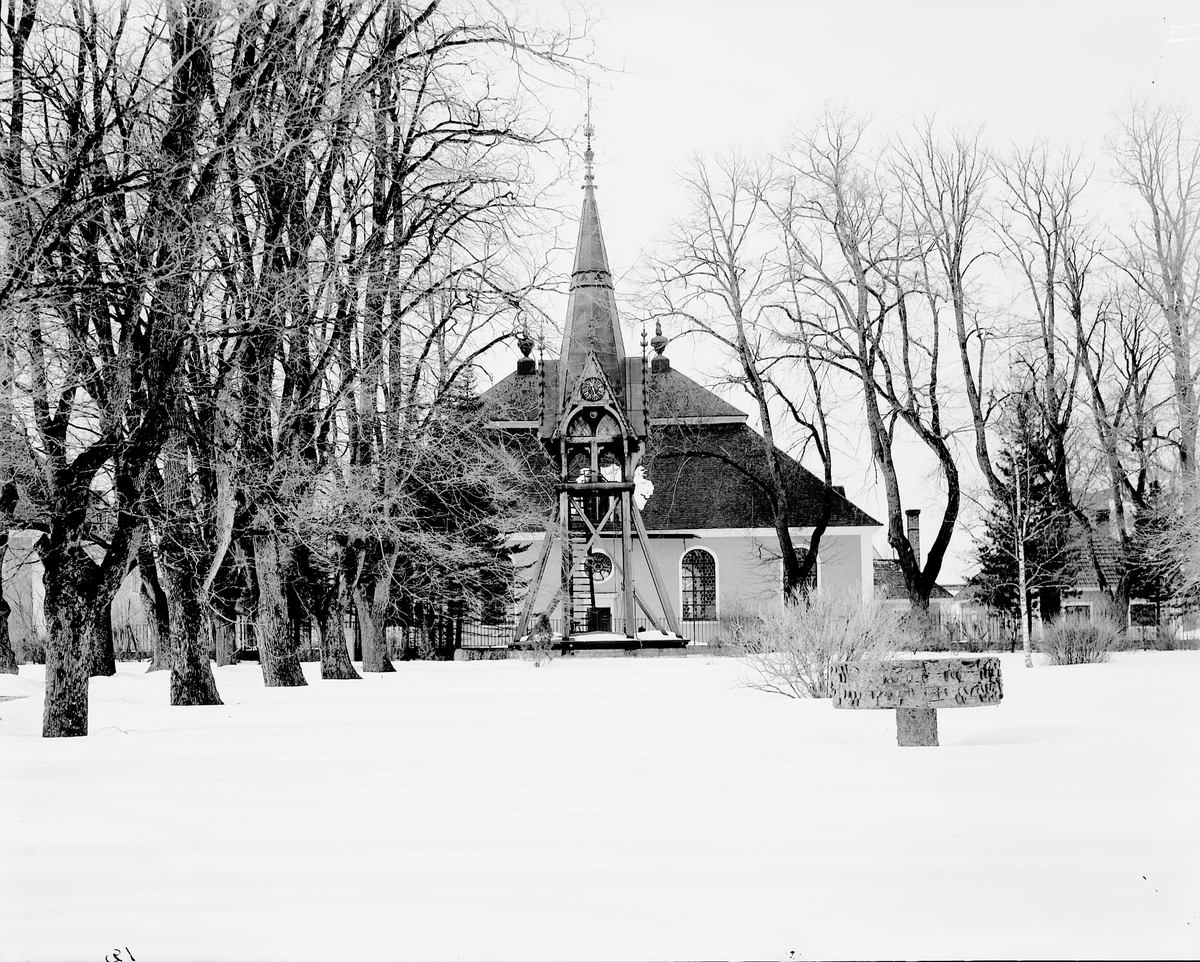 Lövstabruk

År 1643 köpte De Geer bruket och utvecklades till Sveriges största järnbruk.
Efter branden 1719 återuppfördes  herrgården med flyglar i sten. Karolinsk stil.