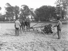 Gefle Åkerredskap AB
Atlas, Brynäs
Företaget grundades 1897


Två män bakom en harv 