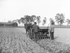 Gefle Åkerredskap AB
Atlas, Brynäs
Företaget grundades 1897

Två män bakom en harv 