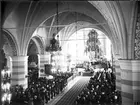 Heliga Trefaldighets kyrka. Landshövding Robert Hagens begravning. Jordfästningen hölls av vännen från studieåren. Ärkebiskop Nathan Söderblom.
Robert Hagen var landshövding mellan åren 1918 - 1922.
Ligger begravd i Uppsala