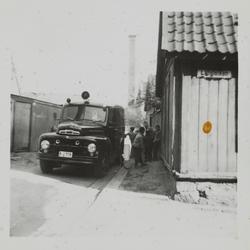 Politibil parkert utenfor Johannesgata.