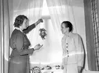 Invigning av ny hemslöjdsaffär. 27 mars 1950. Hemslöjdsföreningen i Gävle, utställning på museet.