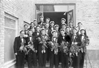 Studentexamen från Tekniska Gymnasiet. Lövad kärra. Gävle 1950.