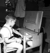 Skolorna börjar, reportage från småskolornas första klass. 24 augusti 1950.