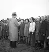 Gävle stads Sparbank, plantering av ek vid Nynäs. 31 oktober 1950.