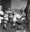 Ishockeymatch GGIK - Canada, februari 1951. GGIK är förkortning för Gävle Godtemplares Idrottsklubb, kallades även för Godis eller Saftpiraterna.