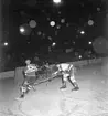 Ishockeymatch GGIK - Canada, februari 1951. GGIK är förkortning för Gävle Godtemplares Idrottsklubb, kallades även för Godis eller Saftpiraterna.