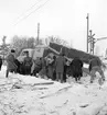 Bilolycka vid järnvägsövergången i Bäckebro. 10 mars 1951.