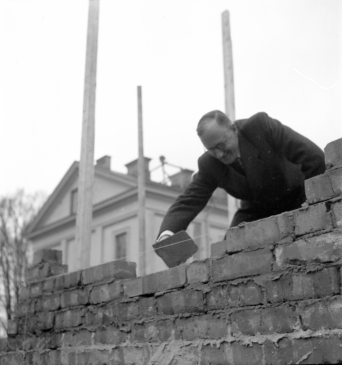 Yrkesskolan, grundstenen lägges till nya skolan. 24 maj 1951.