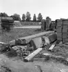 Byggnadsnämnden Ingenjör Persson. Fotografering av dåligt byggnadsmaterial. 30 juni 1951.