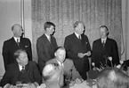 Länssparbanken, medaljutdelning på Baltic. Konsul Berglund. 10 maj 1952.