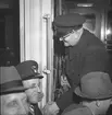 Spårvagnarnas sista tur. Avskedsfest vid lokstallarna.   19 oktober 1952. Elve Dahlborg och Reinhold Blixt.