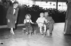 Cykeltävling för barn på Rotundan den 30 maj 1950