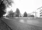 Västra Vägen och Ruddammsgatan. Stadsparken till vänster.