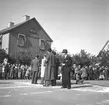 KFUM:s Pojkracertävling. September 1944. Vet ej vilket foto i serien som texten tillhör: Bo Strömberg, Sandviken: Mannen överst till höger är Bert Strömberg f 1917 död 1983. Denna lådbil fanns till mitten av 50-talet på 4:e Tvärgatan och användes av oss barn som leksak. Nynäs