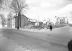 Den 10 februari 1954. Drottninggatan 1-3 och Våskrivargatan 1-3.