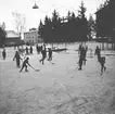 Skridskoåkning och hockeyspel på Kristinaplan, Gävle, 1957.