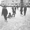 Skridskoåkning på Kristinaplan, Gävle, 1957.