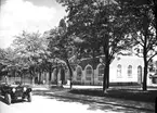 Telegrafhuset och utanför en 1920 Packard Twin 6  90-95 Hk 6 pers. ägare direktör Adolf Ahlgren i Gävle.