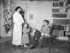 Familjen Röstlund, den 20 maj 1954