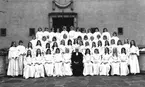 Konfirmationsgrupp utanför Staffans Kyrka. Maj 1973